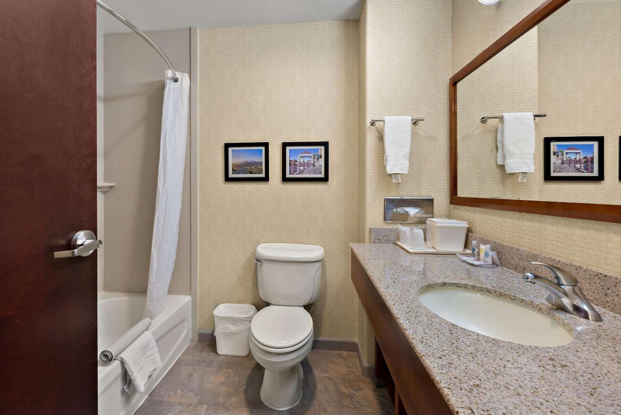 Comfort Inn & Suites Airport Convention Center Reno Luaran gambar